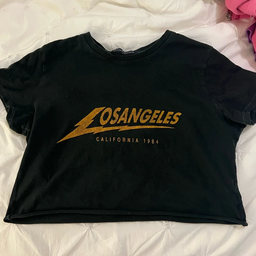 Brandy Melville cropped tee - Picture 3 of 5